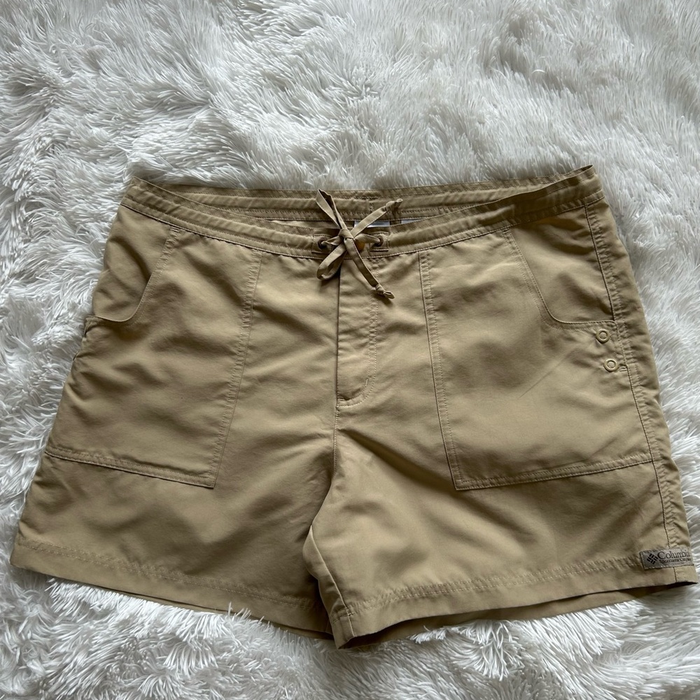 Columbia XL khaki shorts.
